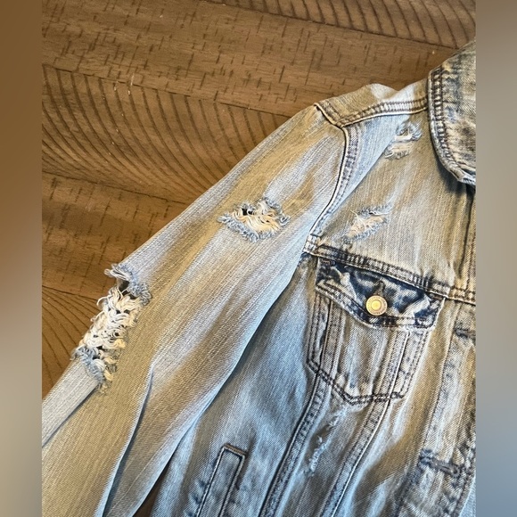 American Eagle Outfitters distressed denim jacket NWOT Small - Picture 2 of 8